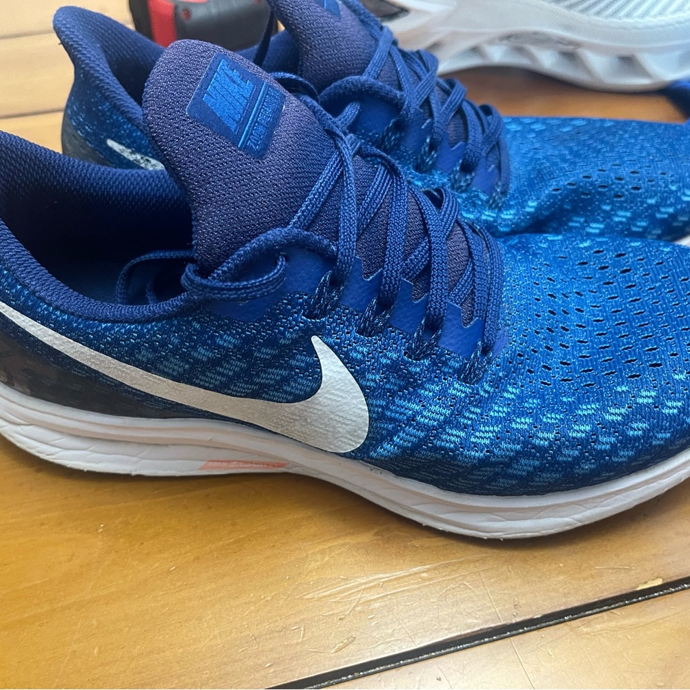 Men’s size 10 Nike shoes